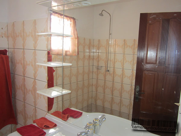 Salle de bain appartement meublé Yaoundé Ekié Salle de bain appartement meublé Yaoundé Ekié