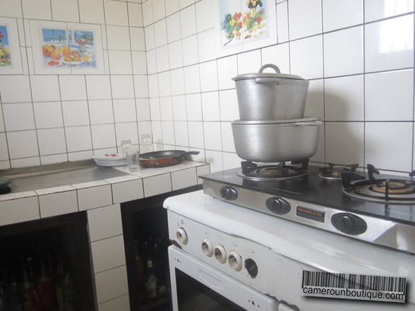 Cuisine Studio meublé Yaoundé Nsam