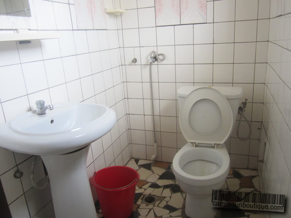 Salle de bain Studio meublé Yaoundé Nsam